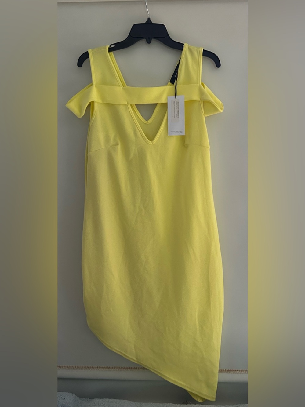 NWT Boohoo Bright Yellow Asymmetric Dress size 16 new New